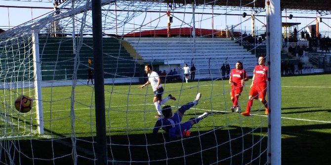 Serik Belediyespor Sandıklısporu 3 Golle Geçti