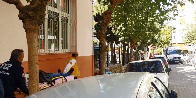 Hatalı Parklanma Yüzünden Ambulans Sokağa Giremedi
