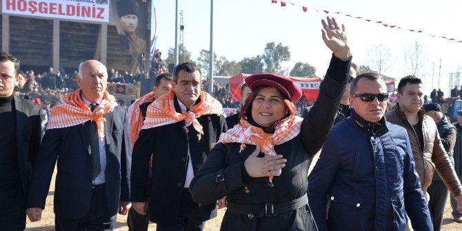 Başkan Çerçioğlu Atça Deve Güreşlerine Katıldı