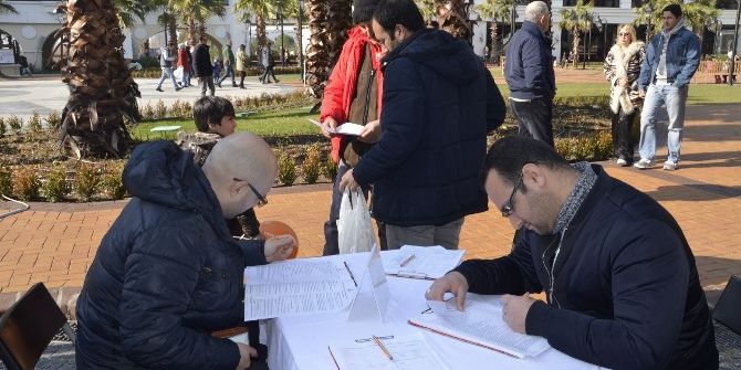 Alışverişe Gelip Kan Bağışladılar