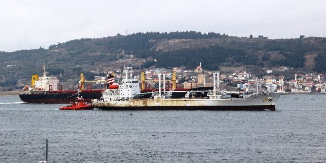 Çevre Kirliliğine Sebep Olan Gemi Çanakkale Boğazı’ndan Geçti