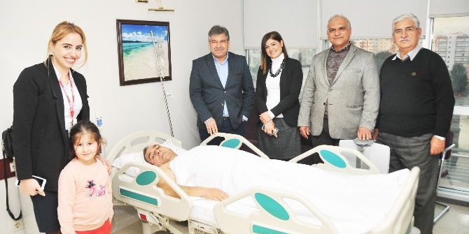 Uçağa Binecekti, Kalp Krizini Fark Etti