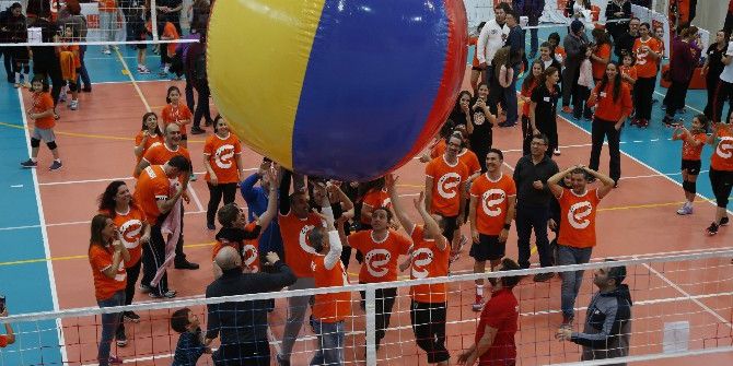 Eczacıbaşı, Yıldız Adaylarını ’Geleceğe Smaç’ Projesinde Buluşturuyor