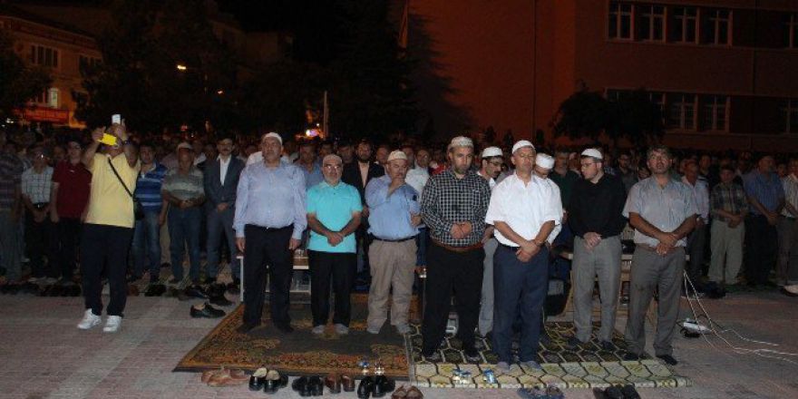 Sungurlu’da Demokrasi Şehitler İçin Gıyabi Cenaze Namazı