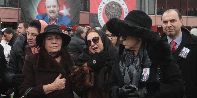 İlhan Cavcav Son Yolculuğuna Uğurlanıyor