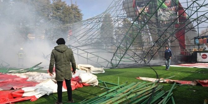 Halı Sahada Yangın