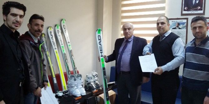 Gençlik Ve Spor Bakanlığı’ndan 91 Kulübe Malzeme Yardımı