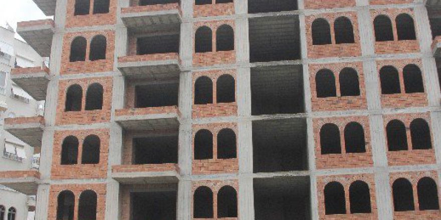 Üniversiteli Genç Kendini Yakıp İnşaatın Çatısından Atladı