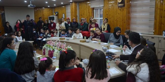 Bilgi Evi Öğrencilerinden Başkan Aksoy’a Karne Sürprizi