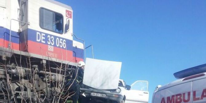 Hemzemin Geçitte Kaza: 3 Yaralı