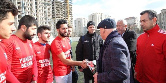 Başkan Altınok Öz Şampiyonlara Kupa Verdi