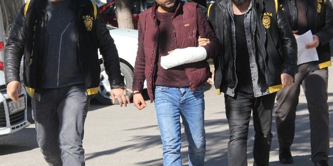 Eşine Cinsel İçerikli Mesaj Gönderen Komşusunu Öldürdü