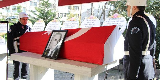 Eski Dışişleri Bakanı Halefoğlu Son Yolculuğuna Uğurlandı