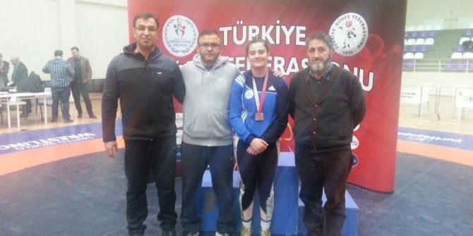 Adıyaman Belediyesi Güreşçilerinden Türkiye Derecesi