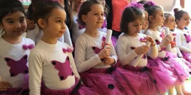 Minik Balerinler Hünerlerini Sergiledi