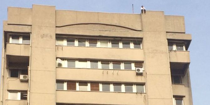 13 Katlı Binanın Çatısına Çıkıp İntihar Etmek İstedi