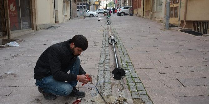Şehzadeler Belediyesi Bedesten’in Çevresini Aydınlatıyor