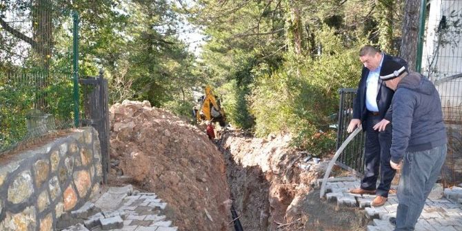 Başkan Tekin Okul Binasının Alt Yapı Çalışmalarını Yerinde İnceledi