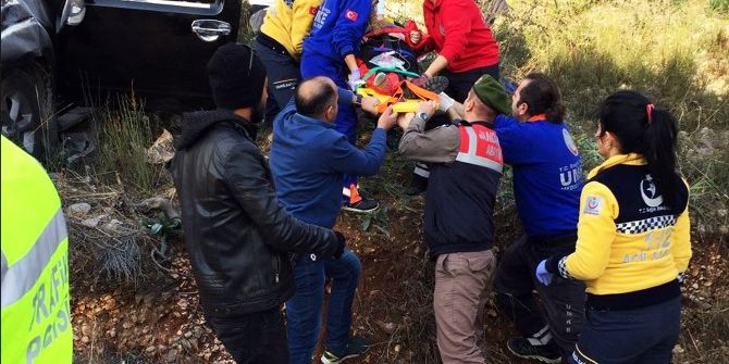 Freni Patlayan Otomobil Şarampole Uçtu: 6 Yaralı