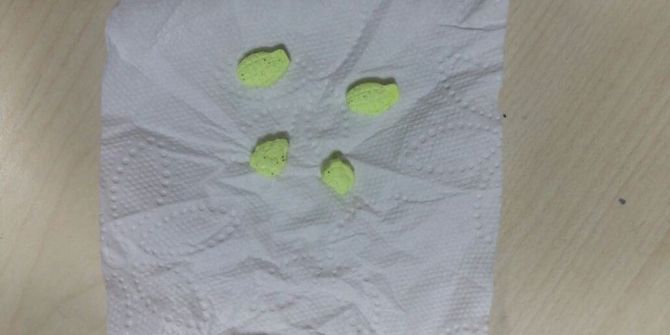 Üniversite Öğrencilerine Uyuşturucu Satan 2 Şahıs 64 Adet Exstasy Hapla Yakaladı