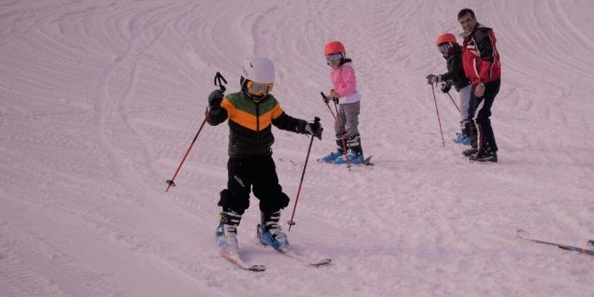 Terörle Mücadele Eden Kahramanlardan, Yüksekovalı Çocuklara Kayak Eğitimi