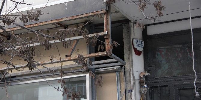 Duvarı Delerek Girdikleri Kuyumcudan 900 Bin Liralık Altın Çaldılar