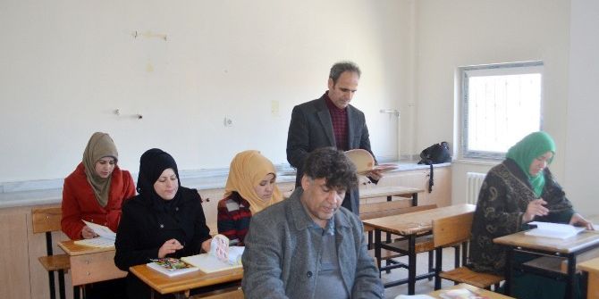 Suriyeliler Türkçe Öğreniyor