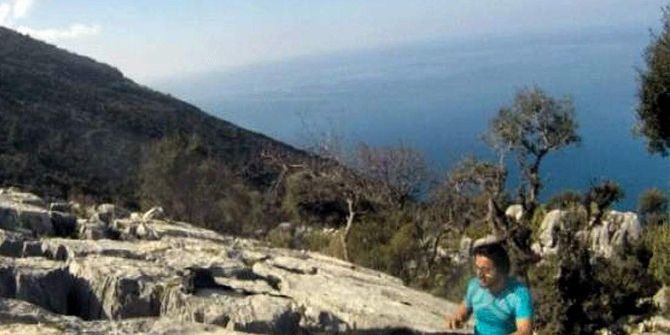 Kayalıklara Sıkışmış Keçiyi Doğa Sporcusu Kurtardı