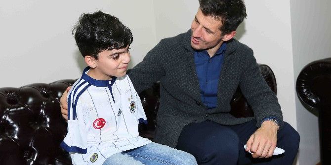 Milli Futbolcu Emre Belözoğlu, Engelli Sporcularla Buluştu