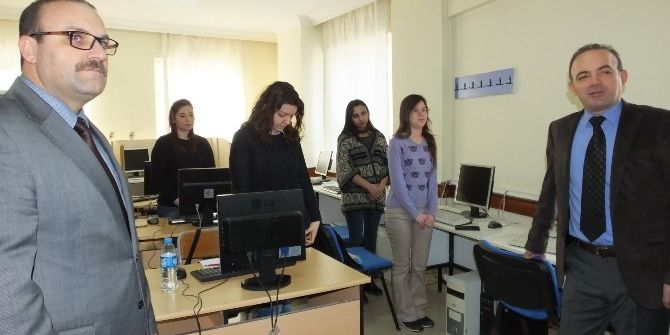 Burhaniye’ De Kaymakam Öner Halk Eğitimi Merkezini Ziyaret Etti