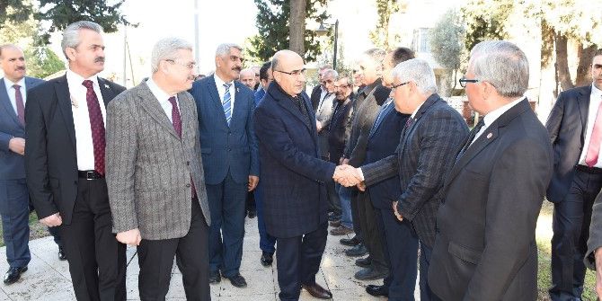 Vali Demirtaş, Yeşiloba Şehitliği’nde Muhtarlarla Bir Araya Geldi