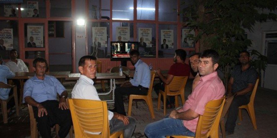 Meydanlarda “Demokrasi Nöbeti” 4. Gününde