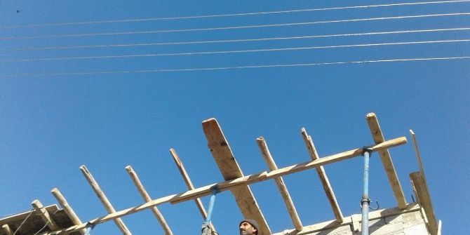 Elektrik Telleri Nedeniyle Evini Yapamıyor