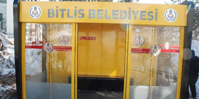 Bitlis Belediyesinden Klimalı Ve Televizyonlu Otobüs Durağı