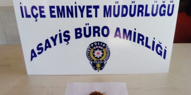 Öğrencilere Uyuşturucu Satan 2 Kişi Yakalandı