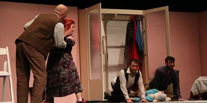 ’Entrikalı Dolap Komedyası’ Efeler Halkını Gülmekten Kırdı Geçirdi