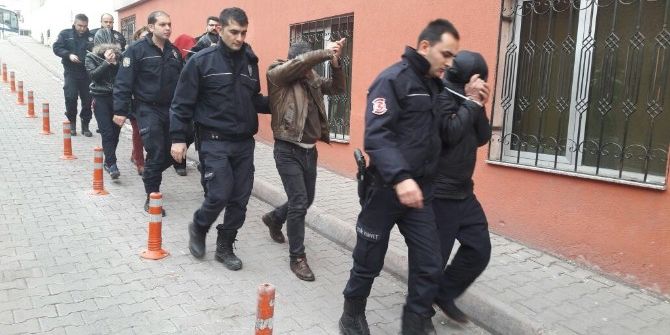 Uyuşturucu Operasyonunda Gözaltına Alınan 8 Zanlı Adliyeye Sevk Edildi