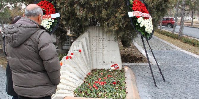 Uğur Mumcu Ölümünün 24. Yılında Kabri Başında Anıldı