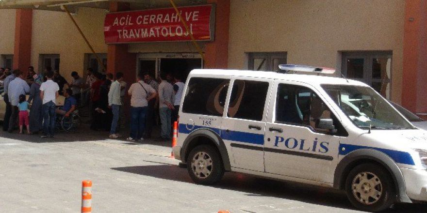 Tabancasını Temizleyen Asker, Arkadaşını Yaraladı