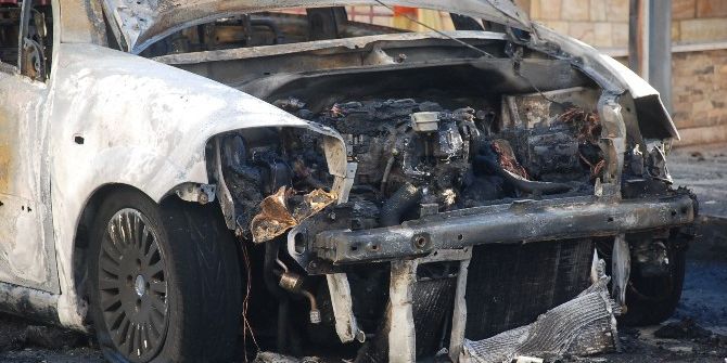 Efeler’de Park Halindeki Araç Yandı