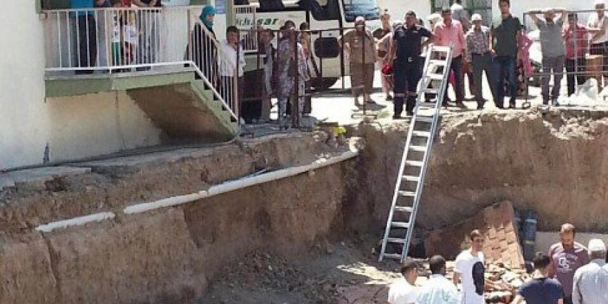 Akhisar’da İnşaat Çöktü, 4 İşçi Yaralandı