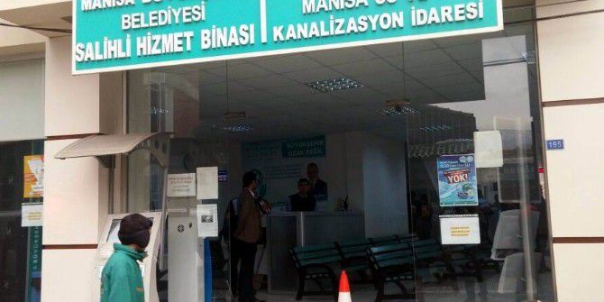 Manisa’da Maski Binasına Baltalı Saldırı