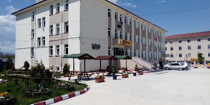 Fen Lisesini 3 Beyaz Bayrak Akladı