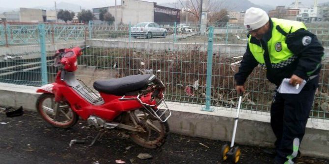 Otomobil İle Motosiklet Çarpıştı: 2 Yaralı