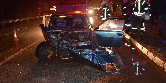 İki Otomobil Çarpıştı: 2 Yaralı