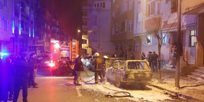 Park Halindeki Aracı Benzin Döküp Yaktılar