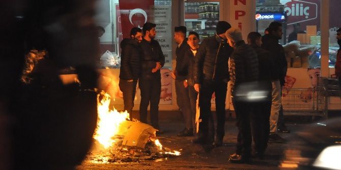 Kars’ın Soğuğu Vatandaşa Durakta Ateş Yaktırdı