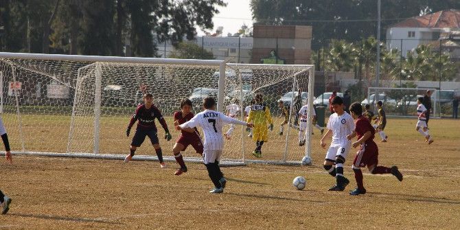 “Sömestr Cup“ Futbol Turnuvası Kuşadası’nda Başladı
