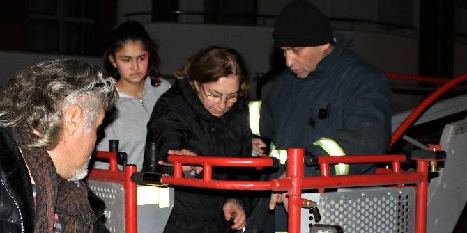 Boşanmak İsteyen Eşine Sinirlenen Şahıs Ailesini Rehin Aldı