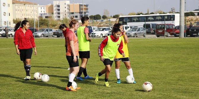 Döşemealtı Kadın Futbol Takımı Beşiktaş’a Konuk Olacak